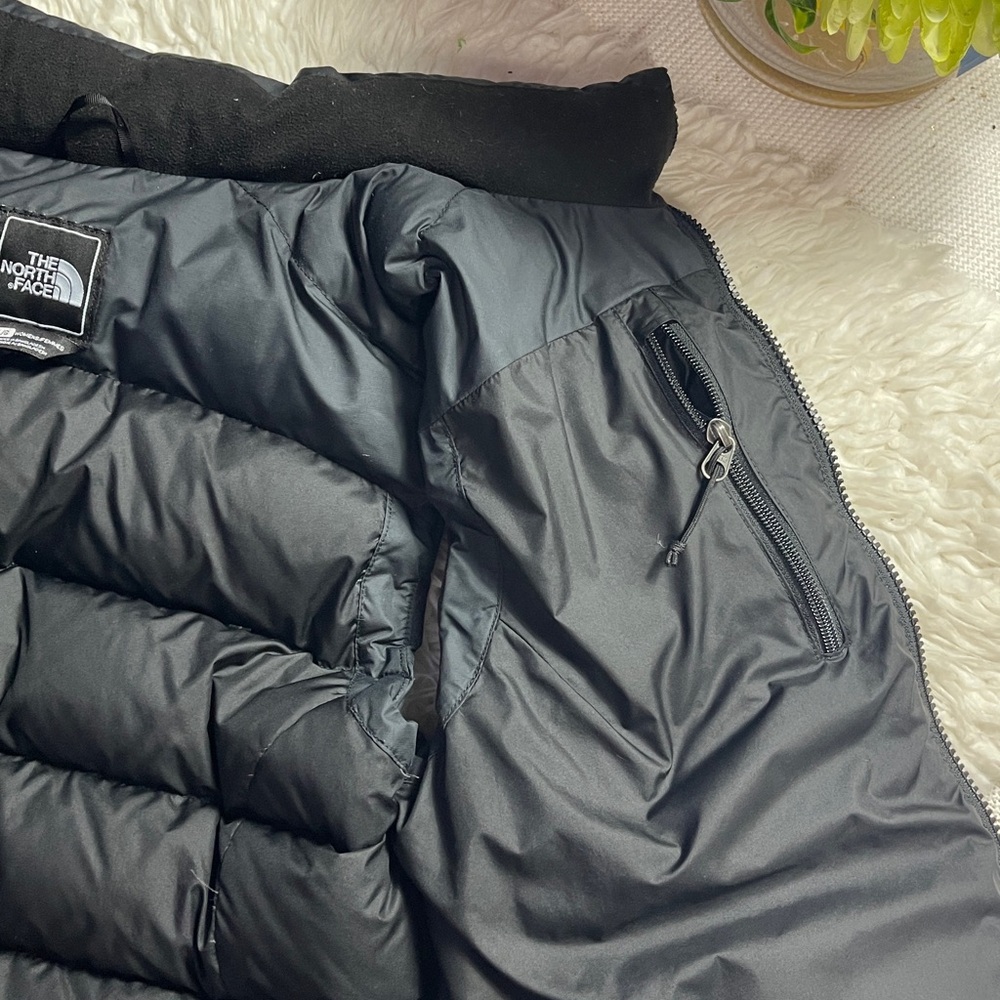 The North Face Black Women's 1996 Retro Nuptse Quilted 700 Down Vest - Picture 6 of 12